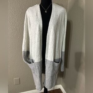 NWOT LOVE‎ ELLIE Color Block Speckled Cardigan w/ pockets - white/gray